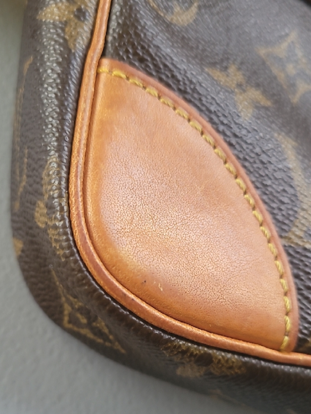 Louis Vuitton Marly Dragonne Monogram Clutch GM - Picture 12 of 16